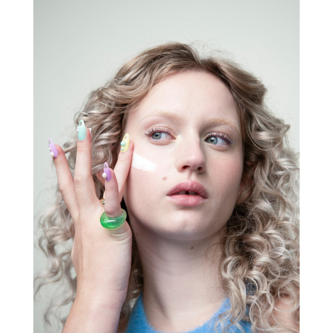 How to Control Oily Skin Without Over-Drying Your Skin