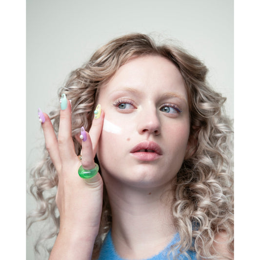 How to Control Oily Skin Without Over-Drying Your Skin